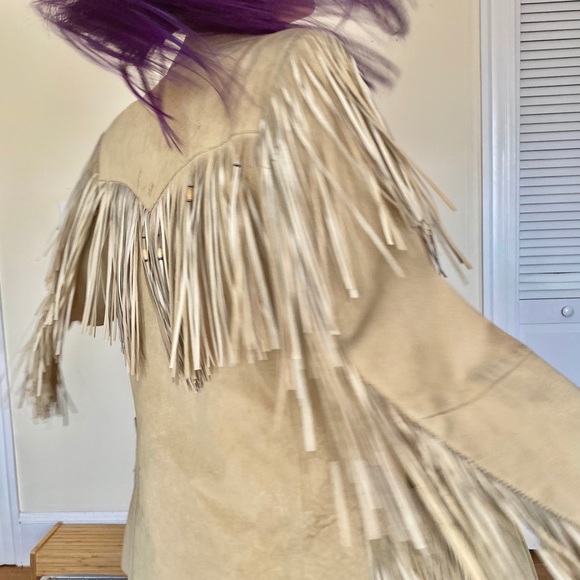 SOLD 80’s Tan Fringe Suede Leather Jacket Concho - Picture 8 of 13